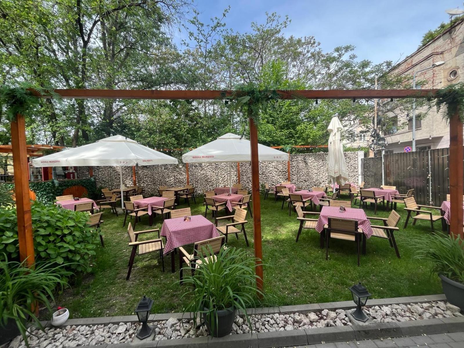 House Of Tourists Garden And More Bucharest Exterior photo
